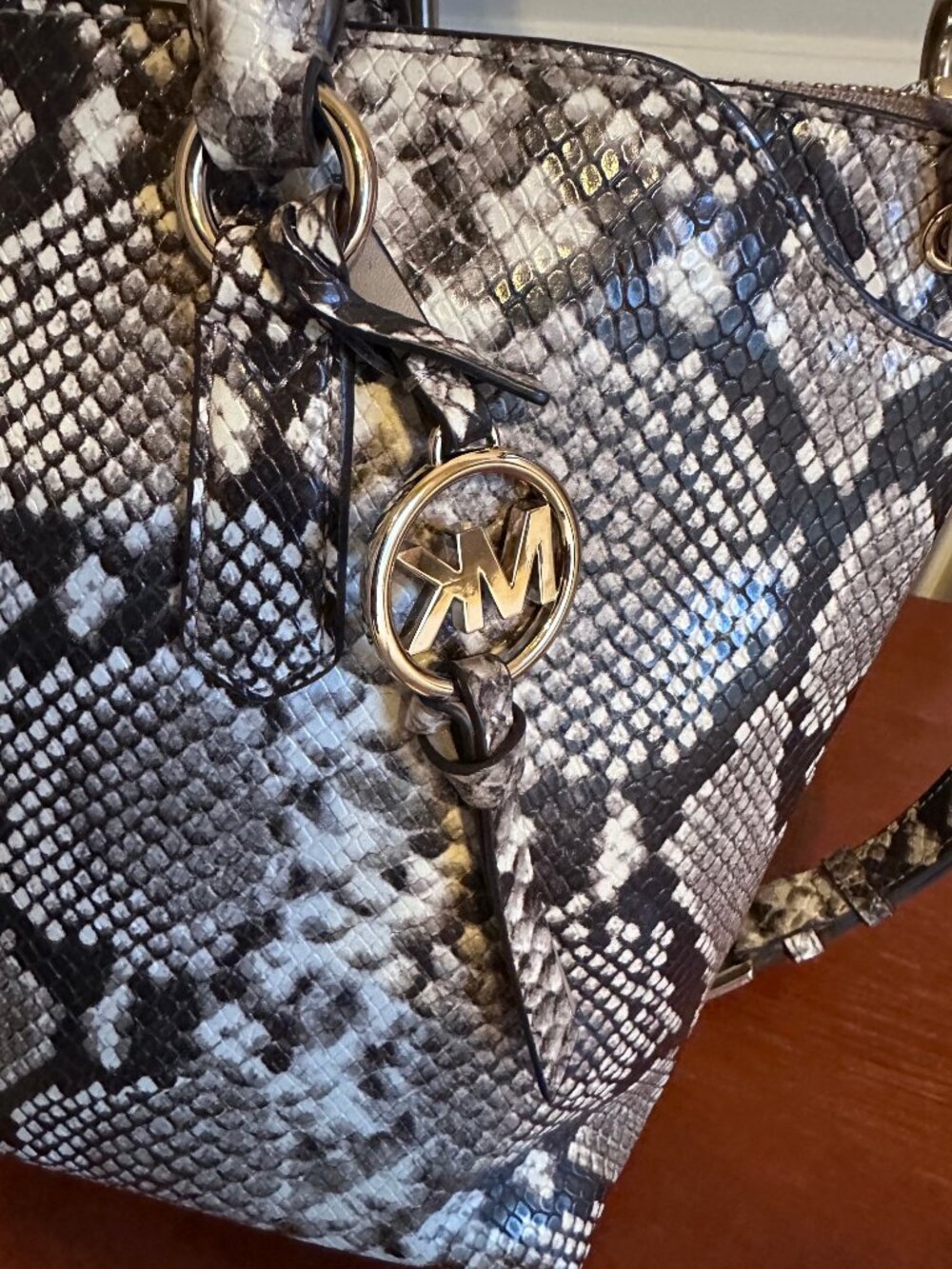 Michael Kors Elson Large Satchel - Picture 6 of 10